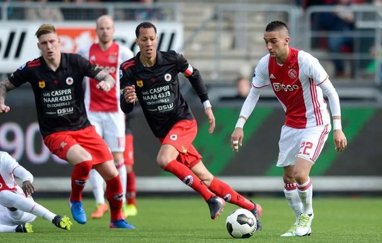 里展现出了 里展现出了