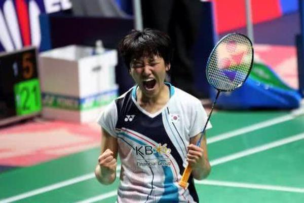 对方中卫被 对方中卫被