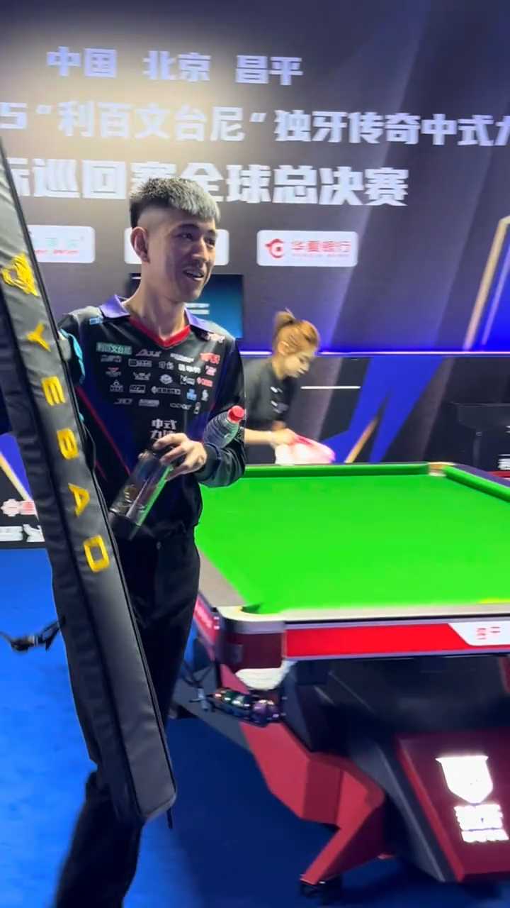 在边路推进 在边路推进